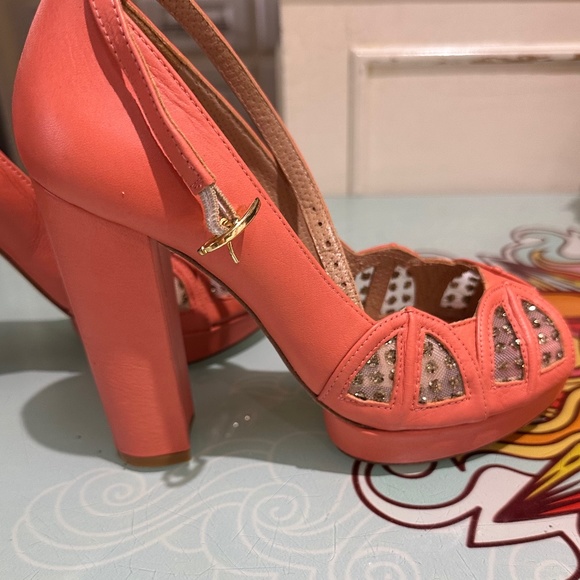 Platform Heels - Picture 1 of 5